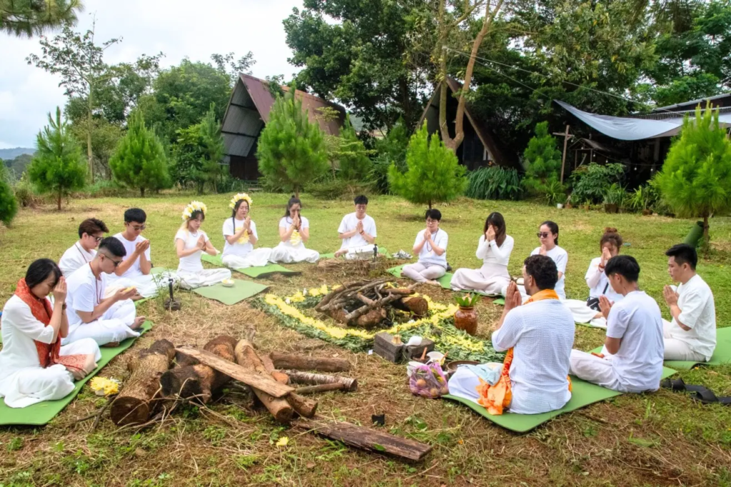 retreat yoga meditation vietnam