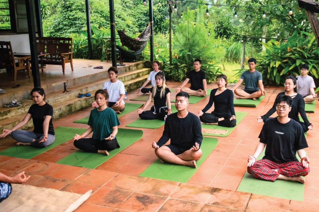 retreat yoga meditation vietnam