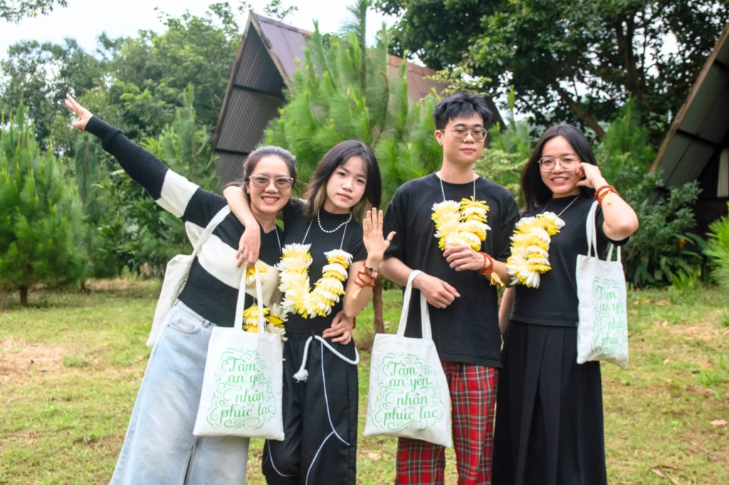 retreat yoga meditation vietnam